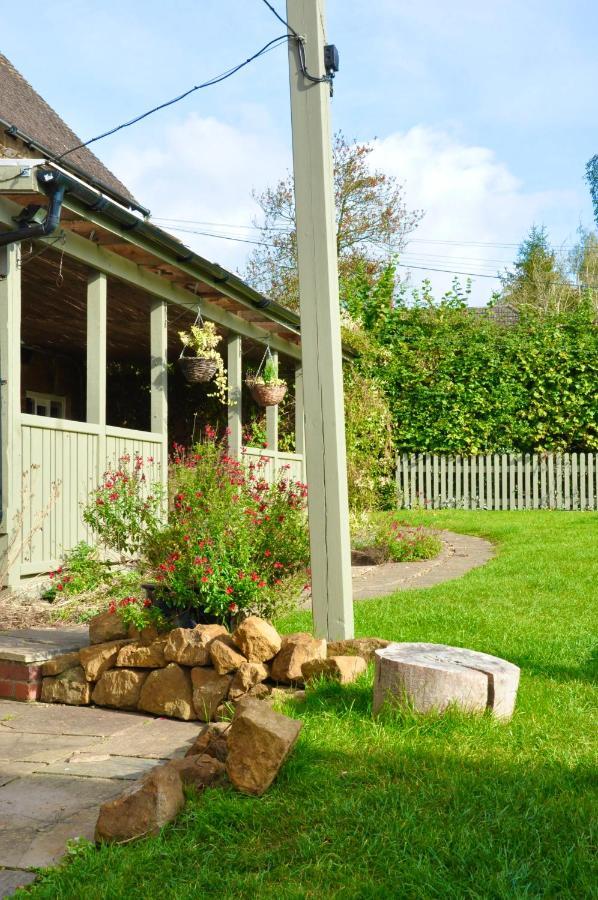 The Hollybush Inn And B&B Priors Marston Exterior photo