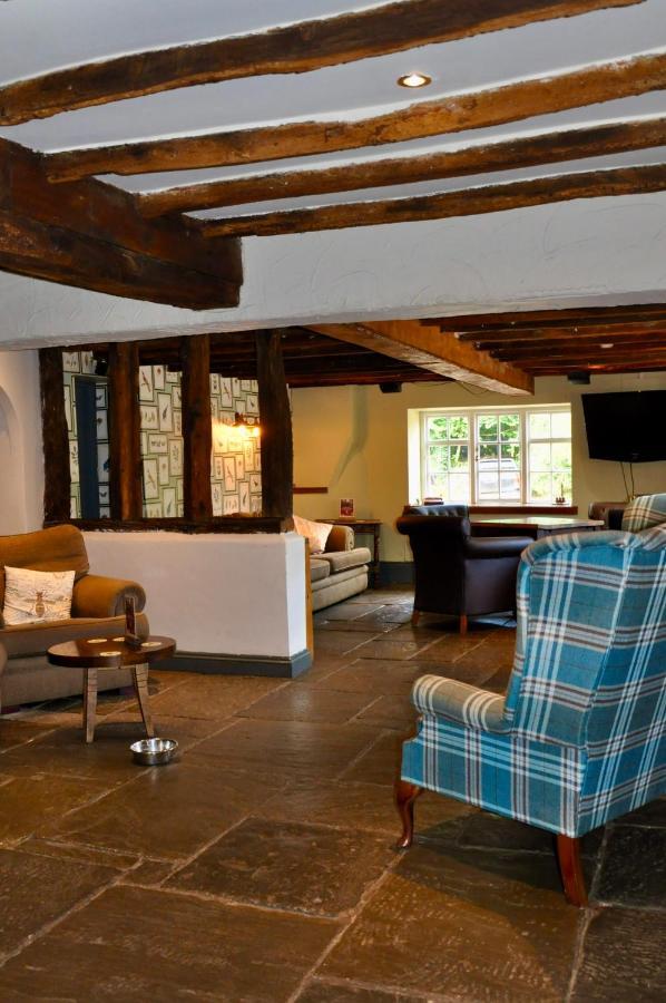 The Hollybush Inn And B&B Priors Marston Exterior photo