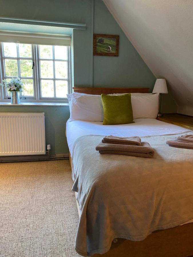 The Hollybush Inn And B&B Priors Marston Exterior photo