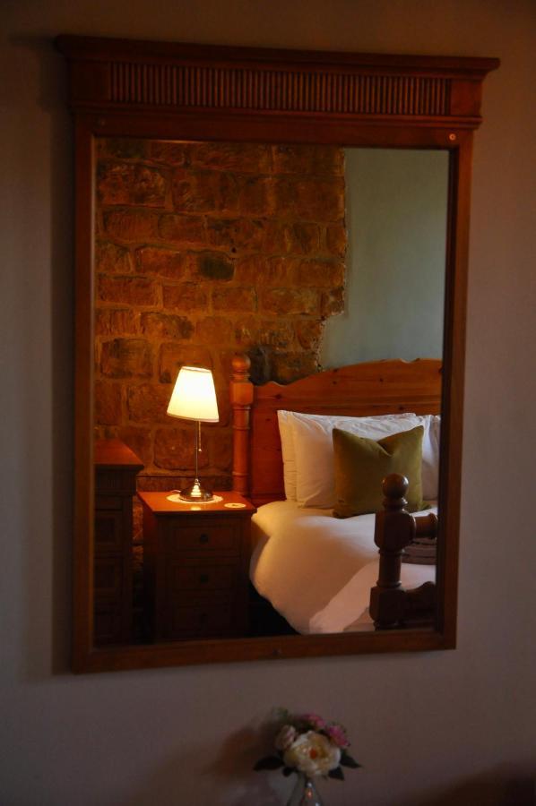 The Hollybush Inn And B&B Priors Marston Exterior photo