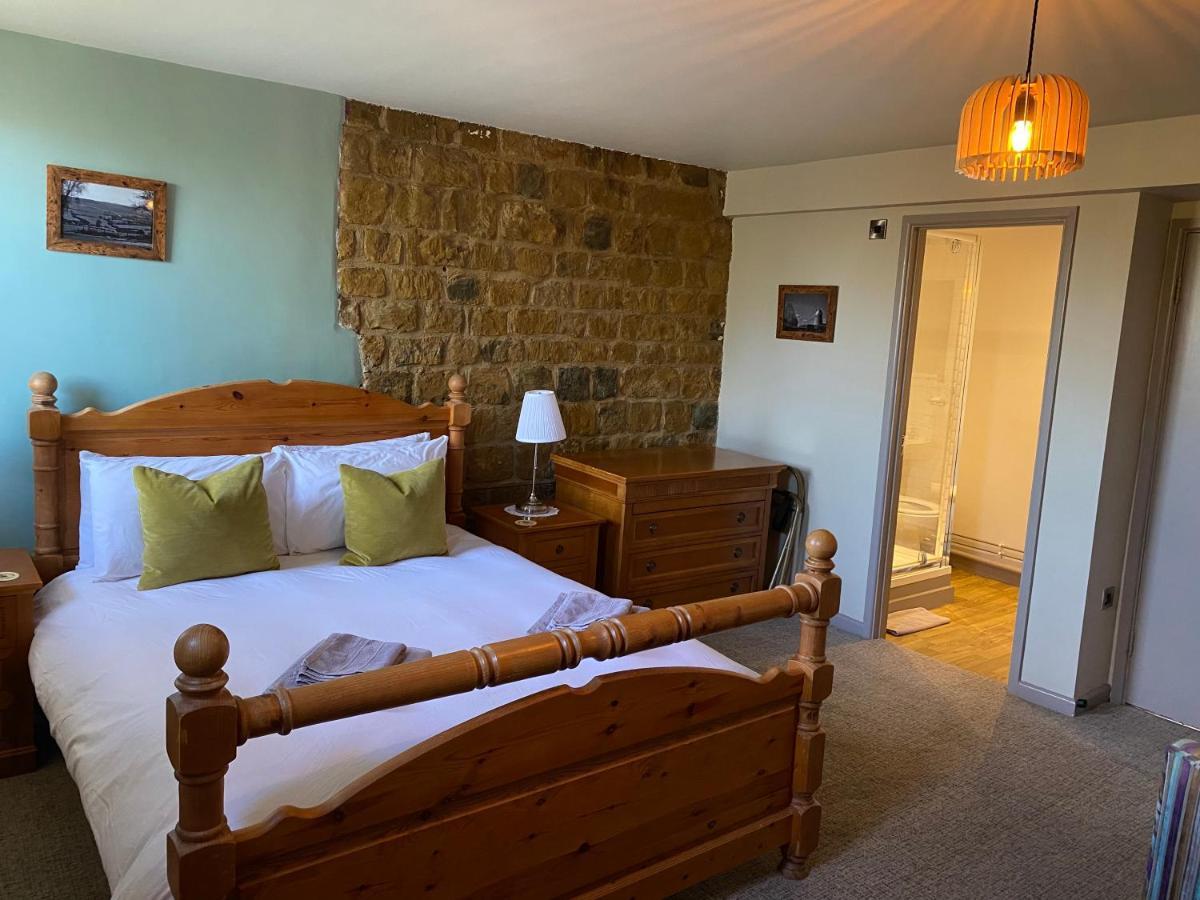 The Hollybush Inn And B&B Priors Marston Exterior photo
