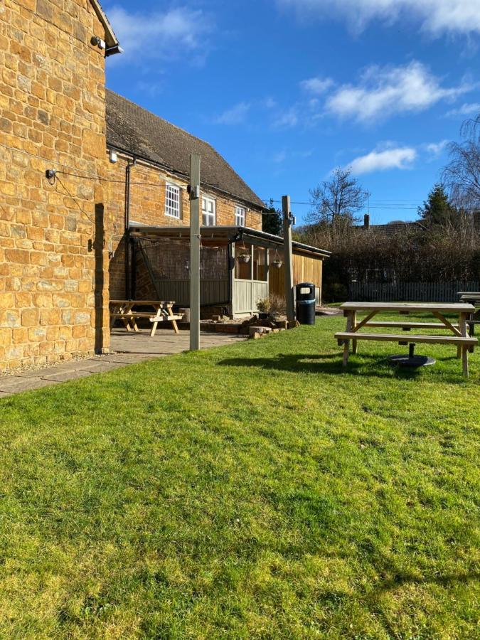 The Hollybush Inn And B&B Priors Marston Exterior photo