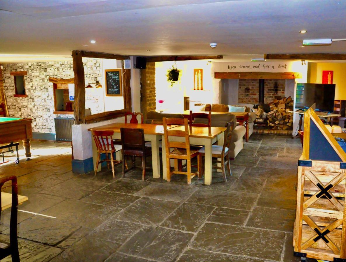 The Hollybush Inn And B&B Priors Marston Exterior photo