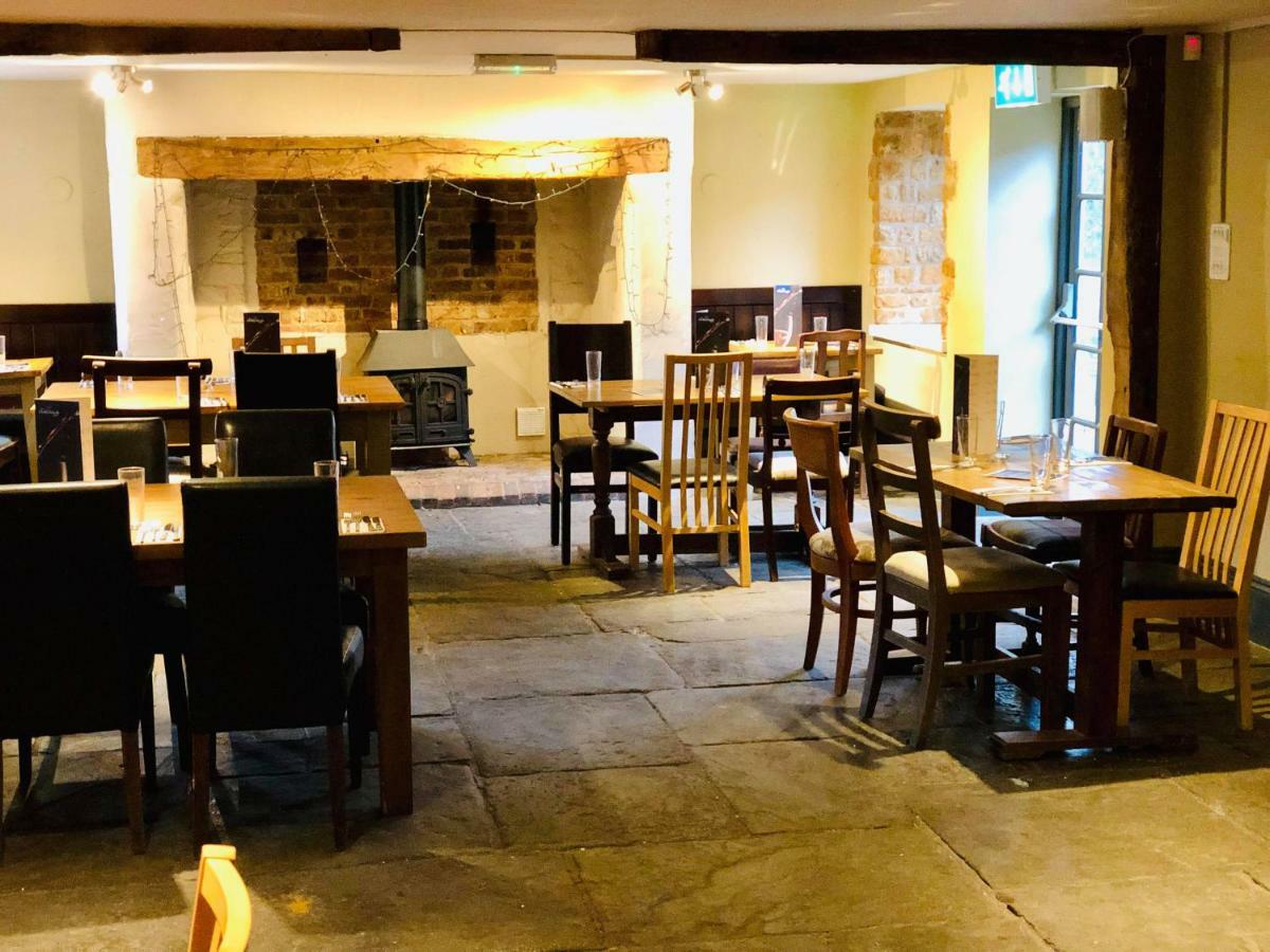 The Hollybush Inn And B&B Priors Marston Exterior photo