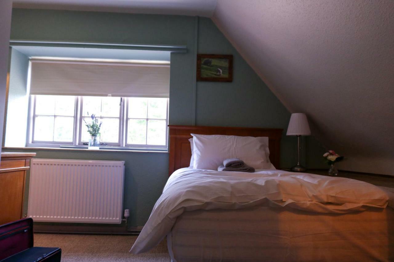 The Hollybush Inn And B&B Priors Marston Exterior photo