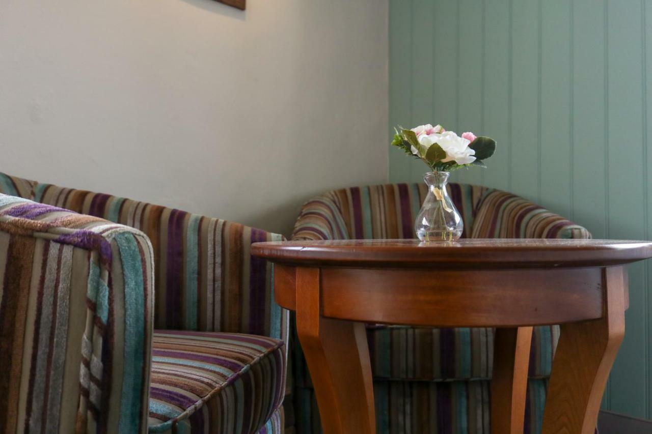 The Hollybush Inn And B&B Priors Marston Exterior photo