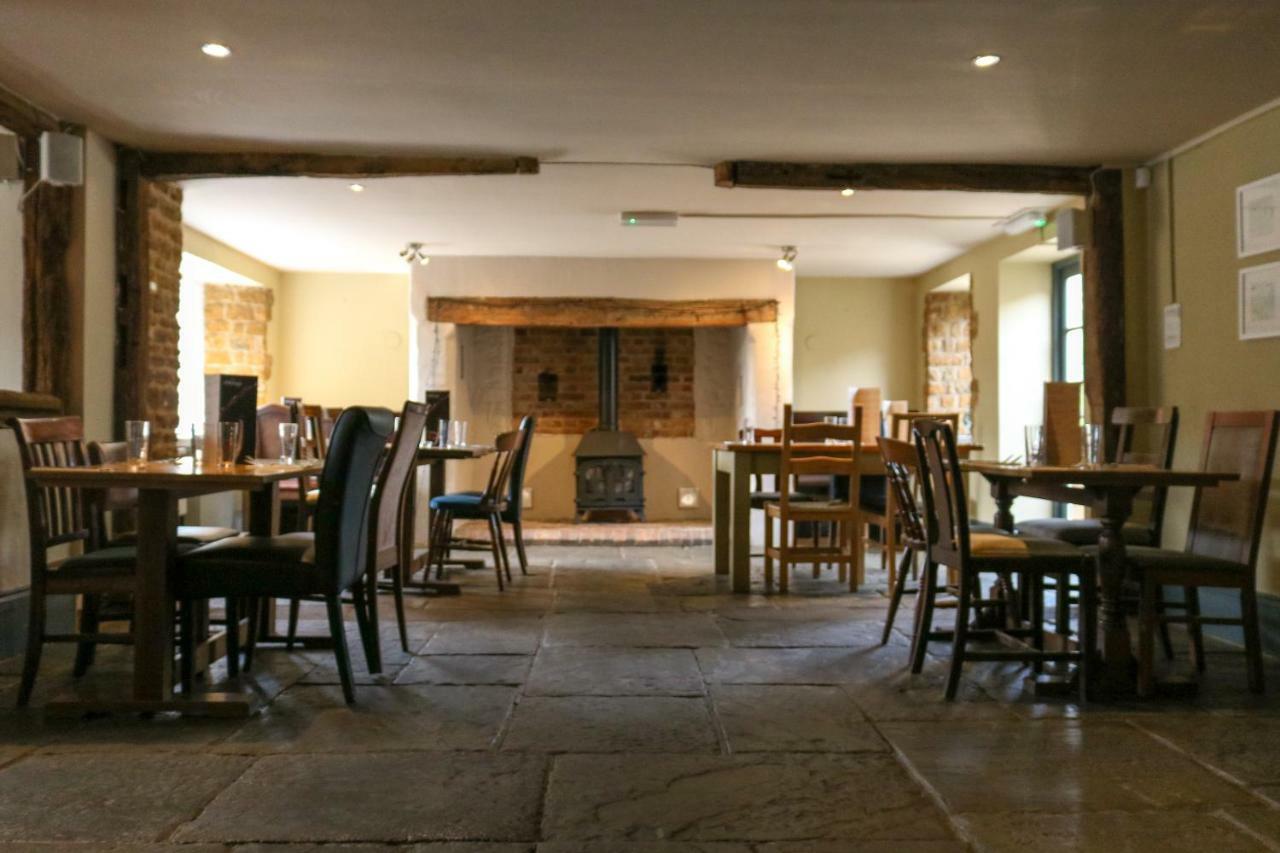 The Hollybush Inn And B&B Priors Marston Exterior photo